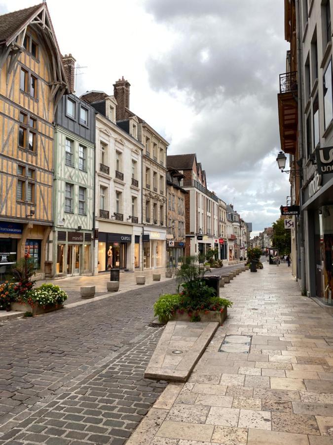 Studio Zola situé en plein centre-ville de Troyes Extérieur photo